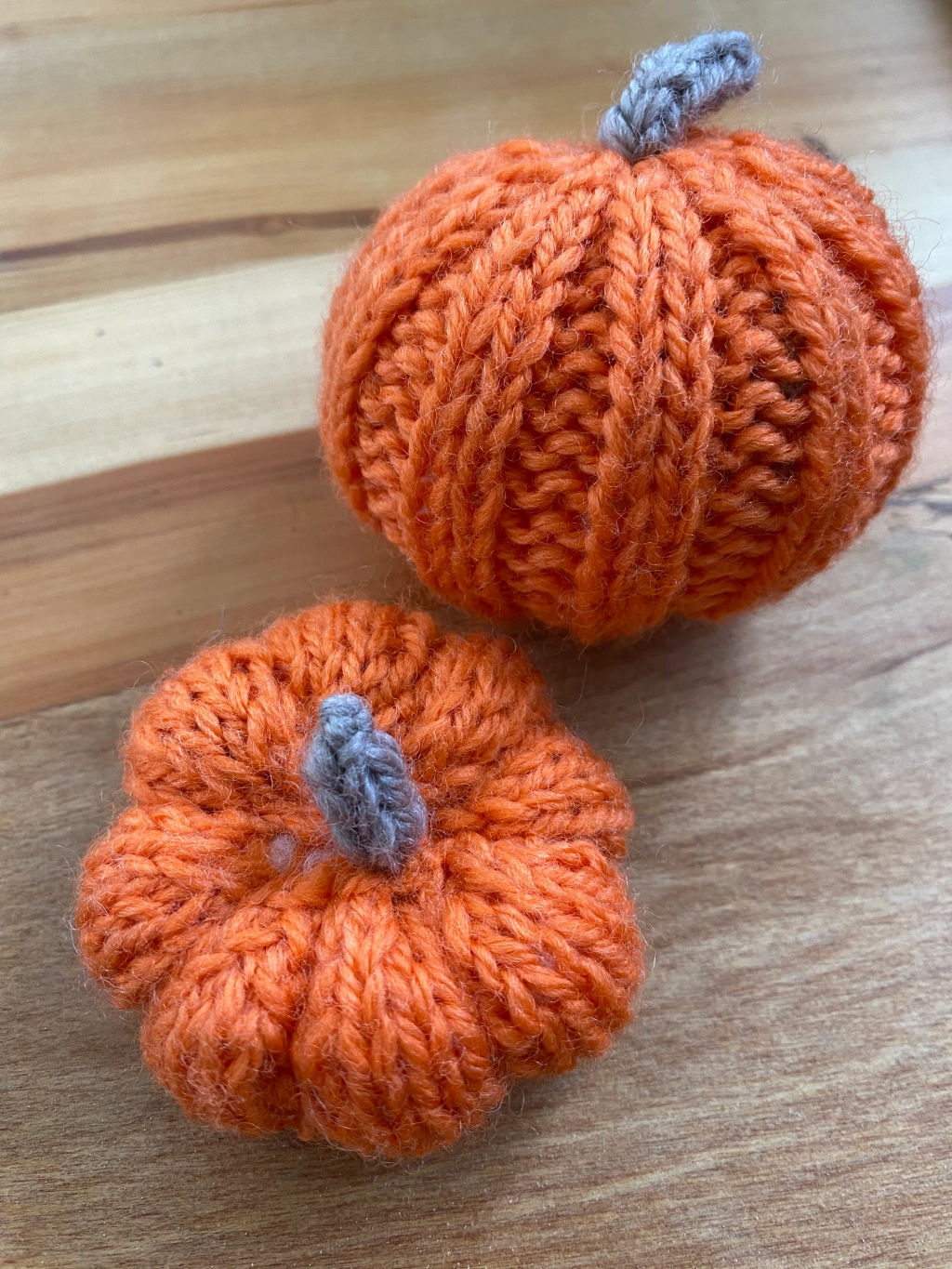 Tiny Pumpkins – Free Knitting Patterns – The Knit Guru